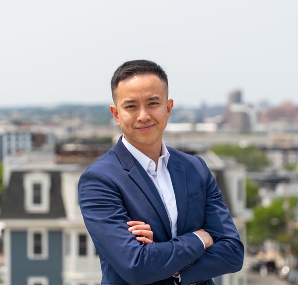 Dat Nguyen, Sales Agent